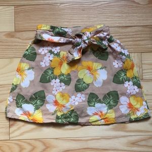 Pogo Club of NY yellow and white hibiscus floral mini skirt